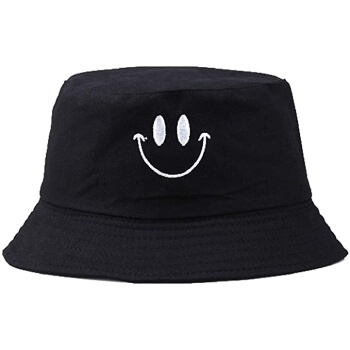 Sombrero aesthetic color negro con una cara feliz