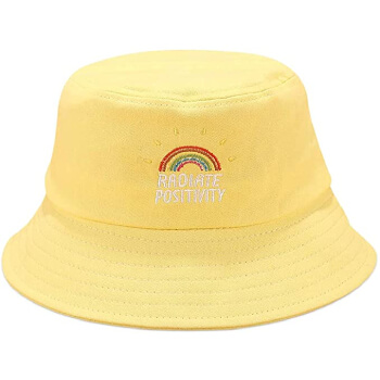 Sombrero color amarillo con bordado de arcoiris