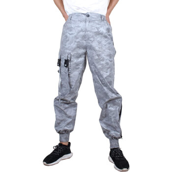pantalon aesthetic con estampado militar